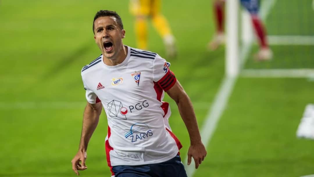 Igor Angulo: Jak radzi sobie polski piłkarz?