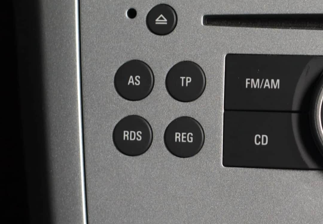 Co to jest RDS w radiu samochodowym i jak poprawia jakość odbioru