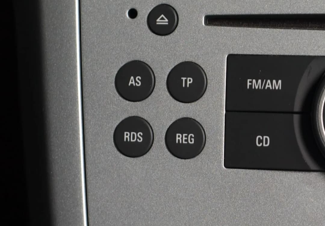 Co to jest RDS w radiu samochodowym i jak poprawia jakość odbioru