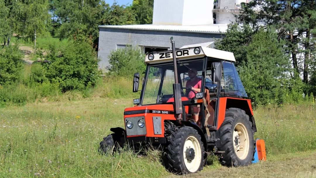 Zetor 5245 ile ma koni? Moc silnika i zastosowanie ciągnika w rolnictwie