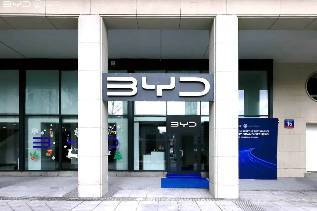 Wielkie otwarcie salonu BYD w Warszawie: Nowa era elektromobilności w Polsce