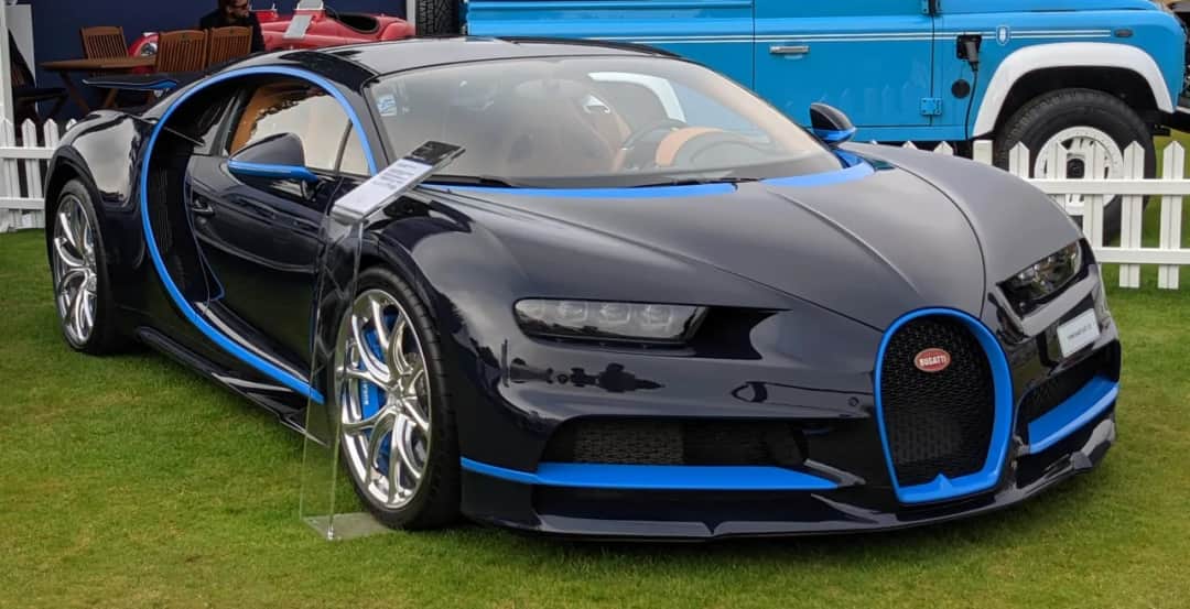 Ile koni mechanicznych ma Bugatti Chiron? Zaskakujące fakty o mocy silnika