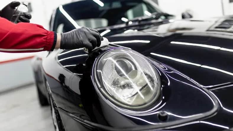 Ile trwa woskowanie auta? Poznaj czas i czynniki wpływające na proces