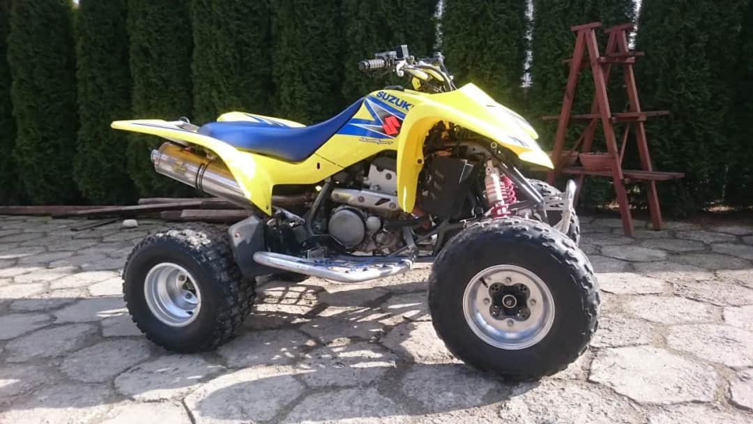 Suzuki LT-Z400 ile ma koni? Zaskakująca moc silnika i osiągi quada